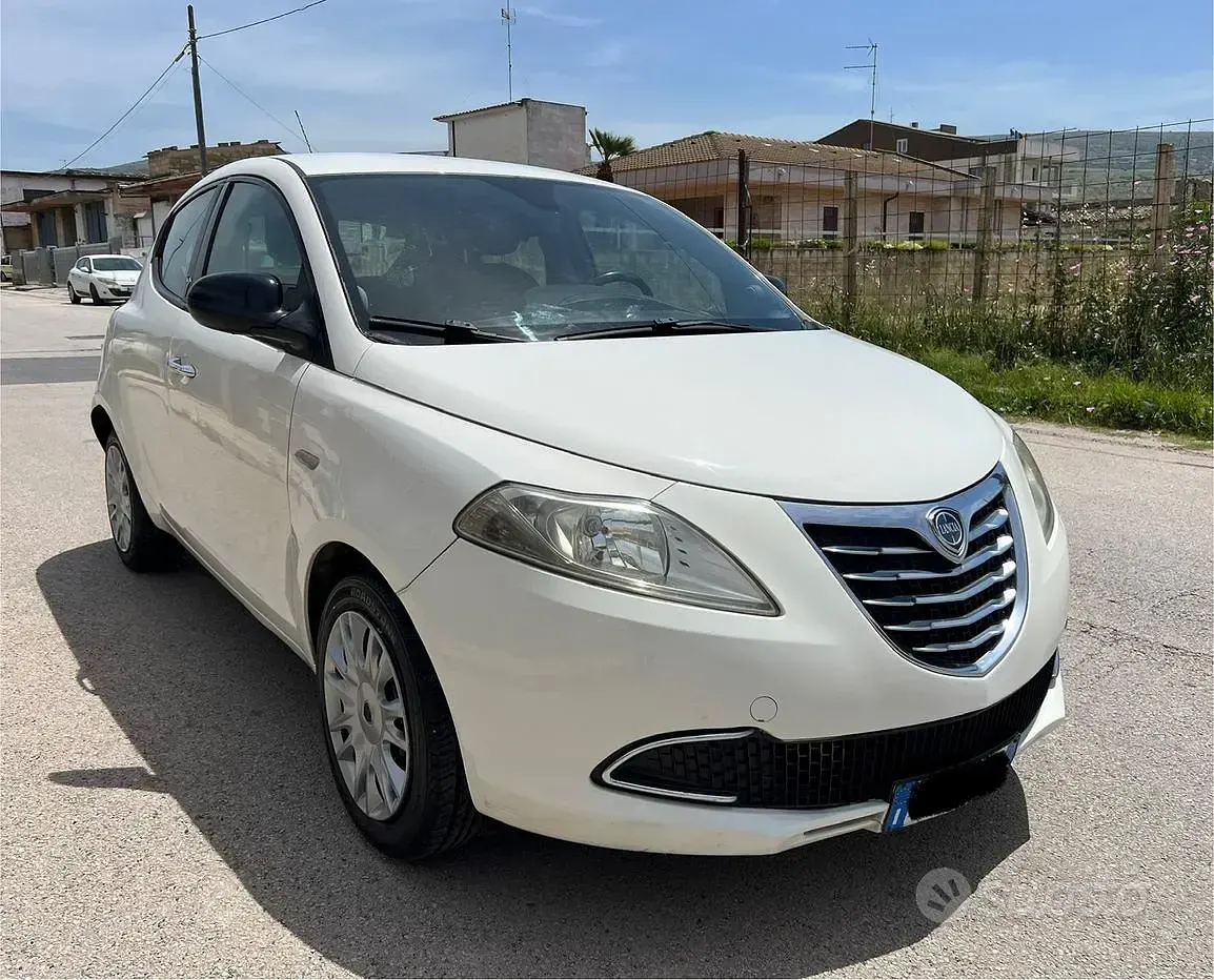 Usata Lancia Ypsilon 95 CV (69 kW) 2013 Bianco Utilitaria