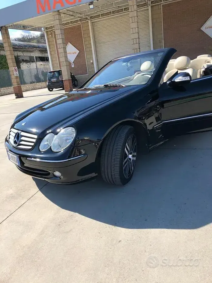 Usata Mercedes CLK320 218 CV (160 kW) 2004 Nero Cabrio
