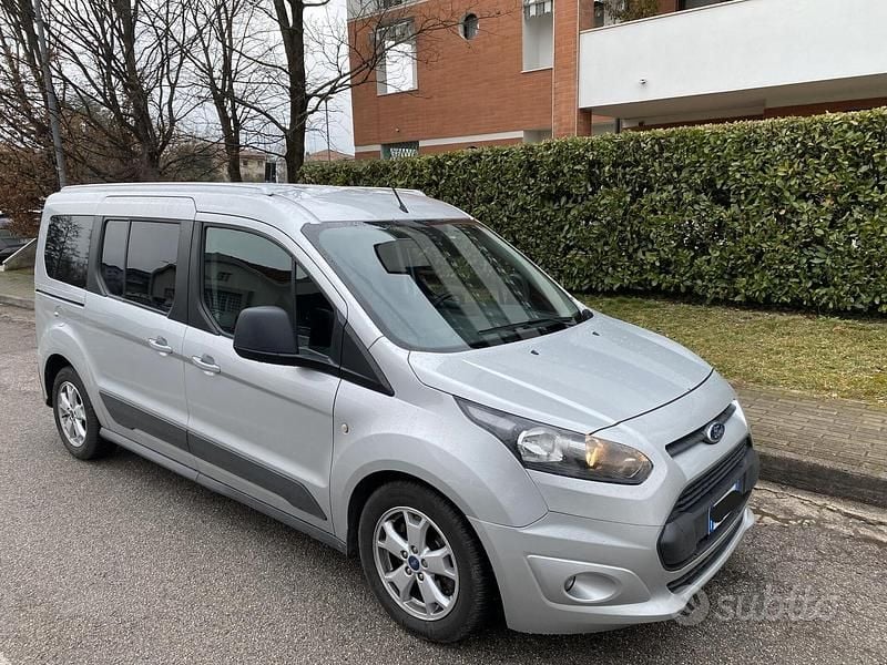 Usata Ford Tourneo Titanium 115 CV (84 kW) 2015 Grigio Monovolume