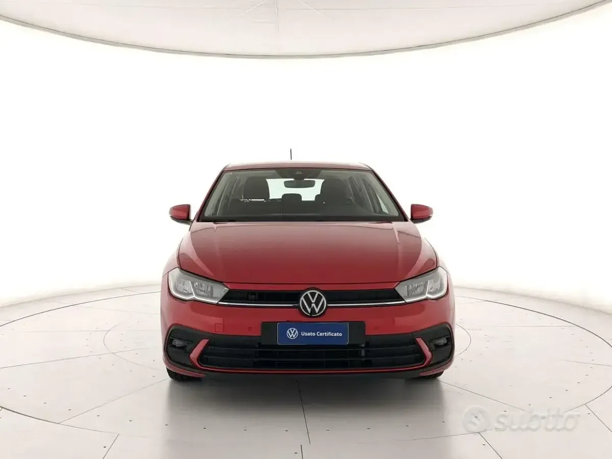 Usata VW Polo Life 95 CV (69 kW) 2023 P8 kings red metallizzato Utilitaria