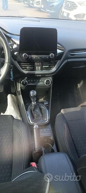 Usata Ford Fiesta Titanium 95 CV (69 kW) 2018 Grigio Utilitaria