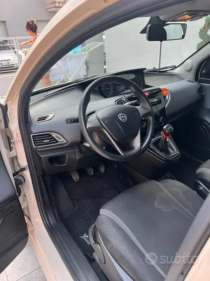 Usata Lancia Ypsilon 69 CV (50 kW) 2015 Utilitaria