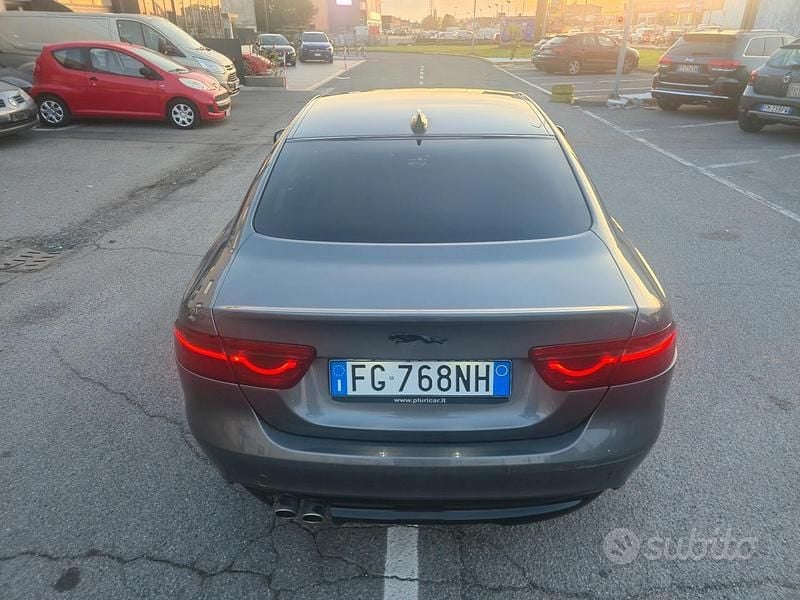 Usata Jaguar XE Portfolio 180 CV (132 kW) 2017 Grigio Berlina