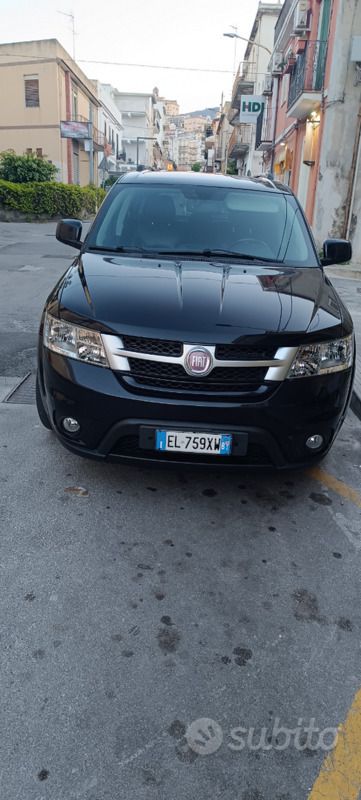 Usata Fiat Freemont 140 CV (102 kW) 2012 Blu SUV