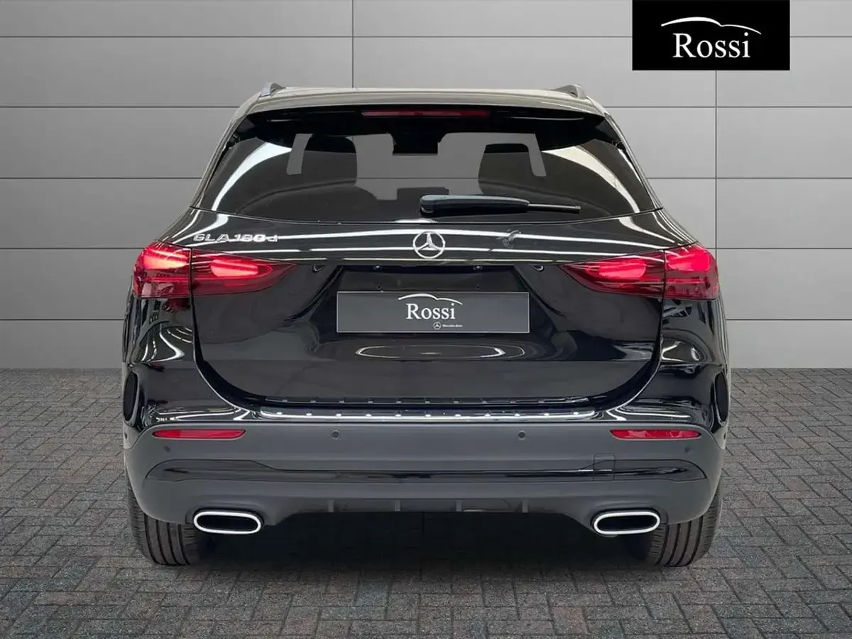 Nuova Mercedes GLA180 116 CV (85 kW) 2026 Nero cosmo SUV