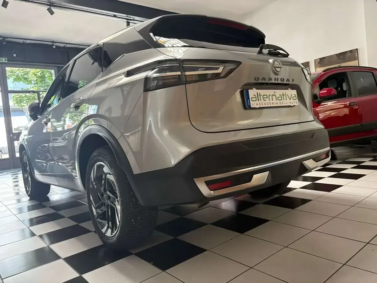 Usata Nissan Qashqai N-Connecta 140 CV (102 kW) 2025 Grigio SUV