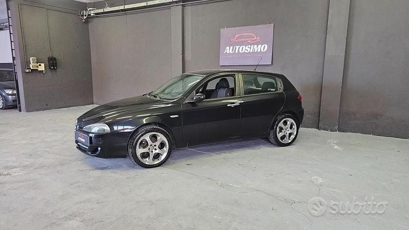 Usata Alfa Romeo 147 Progression 104 CV (76 kW) 2009 Grigio Utilitaria