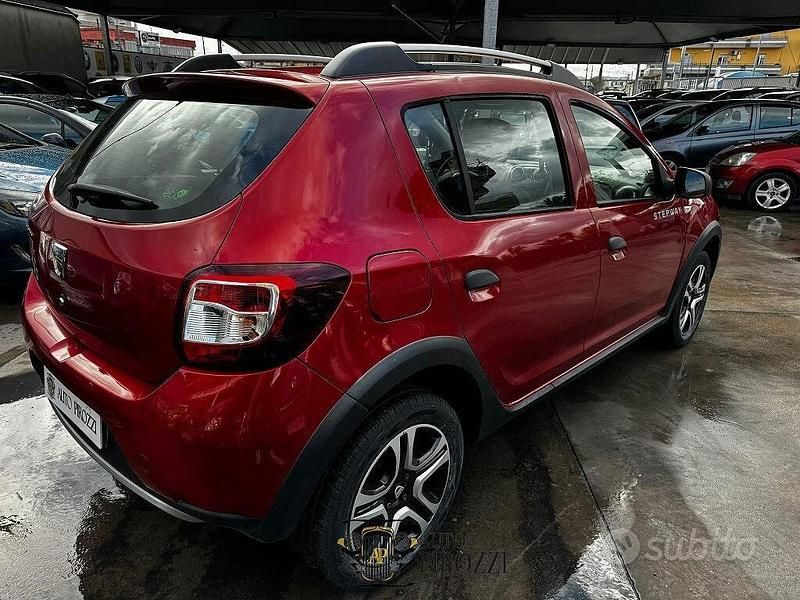 Usata Dacia Sandero Stepway 90 CV (66 kW) 2014 Rosso Utilitaria