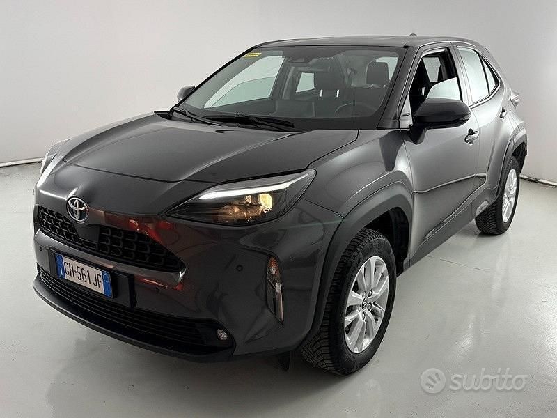 Usata Toyota Yaris Cross Active 116 CV (85 kW) 2021 Grigio SUV