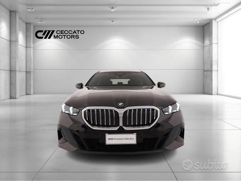 Usata BMW 520 M Sport 197 CV (144 kW) 2025 Grigio Station wagon