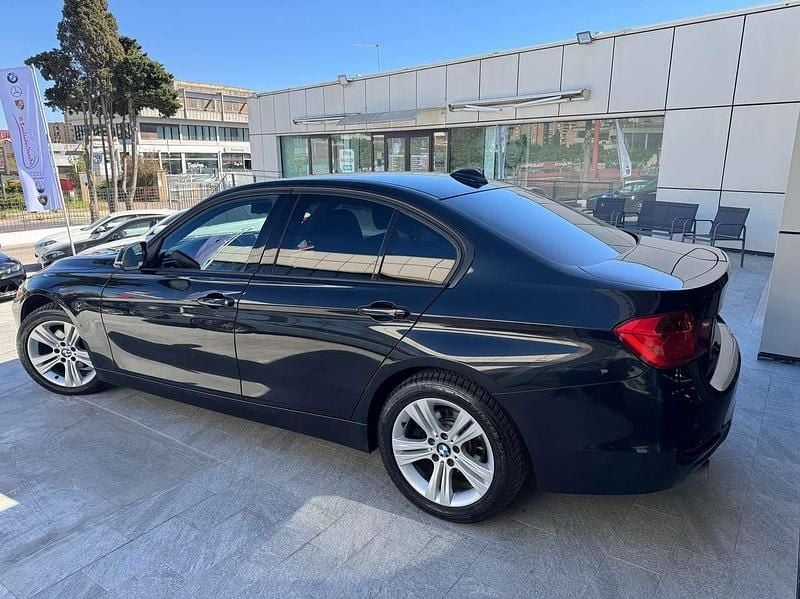Usata BMW 320 Sport Line 184 CV (135 kW) 2013 Black sapphire metallic Berlina