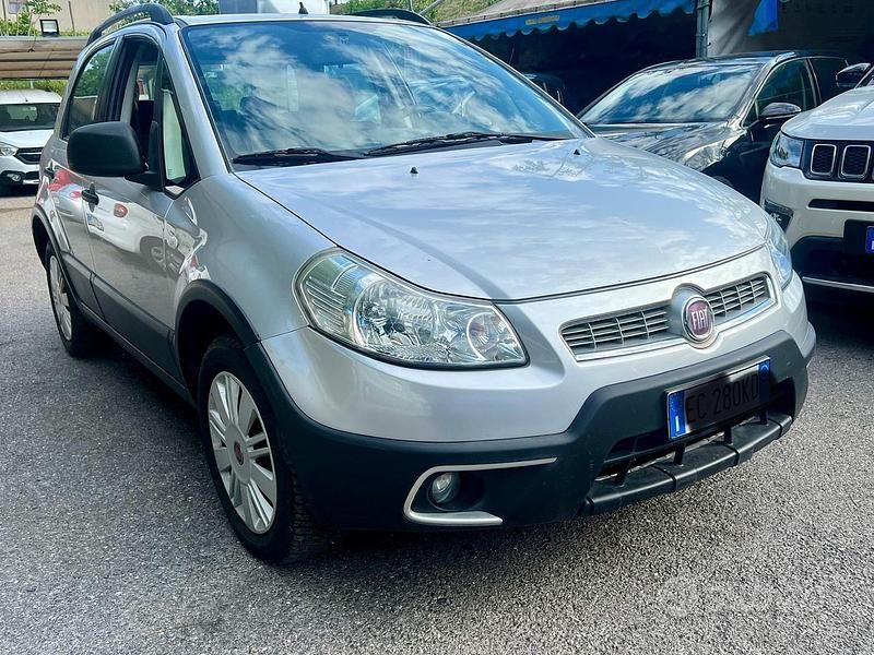 Usata Fiat Sedici Dynamic 107 CV (78 kW) 2010 Grigio SUV