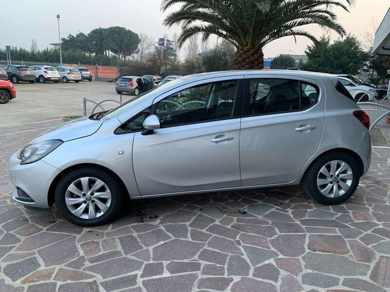 Usata Opel Corsa 75 CV (55 kW) 2019 Argento Berlina