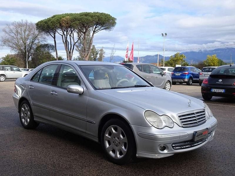 Usata Mercedes C220 Elegance 150 CV (110 kW) 2006 Argento Berlina