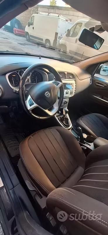 Usata Lancia Delta 120 CV (88 kW) 2013 Grigio Utilitaria