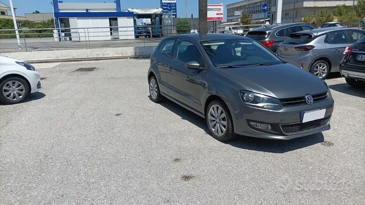 Usata VW Polo Highline 90 CV (66 kW) 2010 Grigio Utilitaria