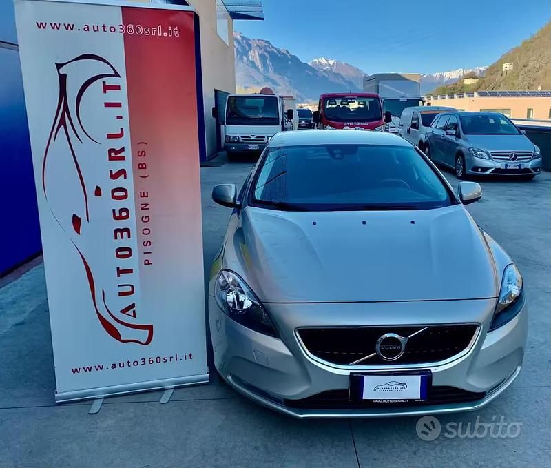 Usata Volvo V40 Kinetic 150 CV (110 kW) 2017 Grigio metallizzato Berlina