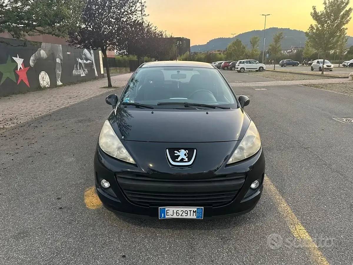 Usata Peugeot 207 Active 73 CV (53 kW) 2011 Nero Utilitaria