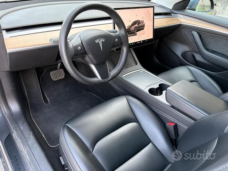 Usata Tesla Model 3 RWD 235 kW (320 CV) 2022 Grigio Berlina