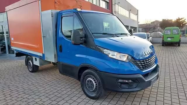 Usata Iveco 35.12 115 CV (84 kW) 2021 Blu Furgone