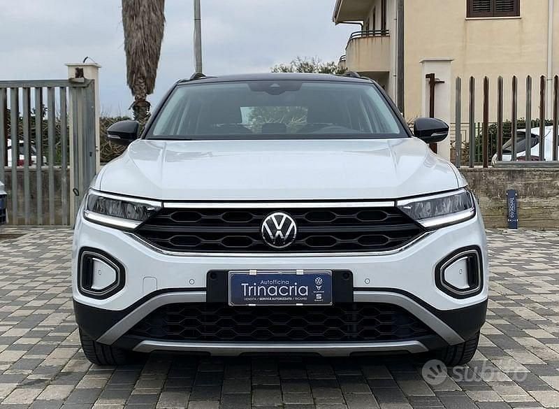Usata VW T-Roc Life 116 CV (85 kW) 2024 Nero SUV