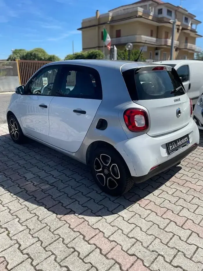 Usata Smart ForFour Passion 71 CV (52 kW) 2017 Bianco Utilitaria