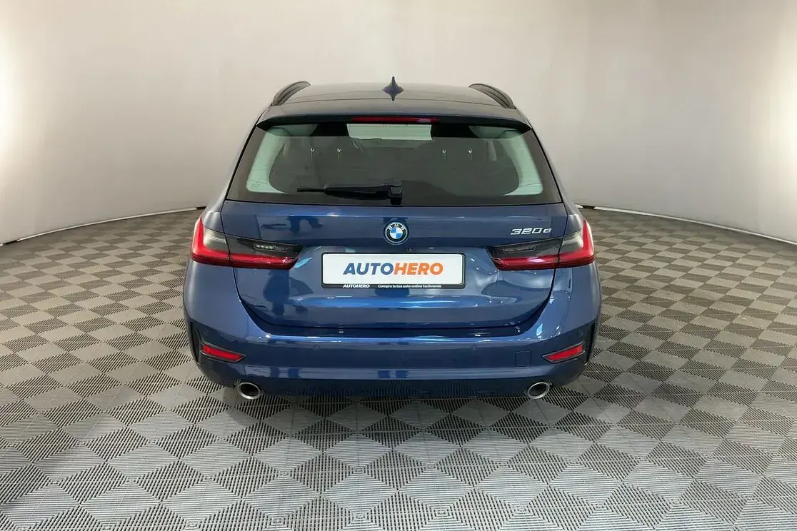 Usata BMW 320 Advantage 163 CV (119 kW) 2022 Blu Berlina