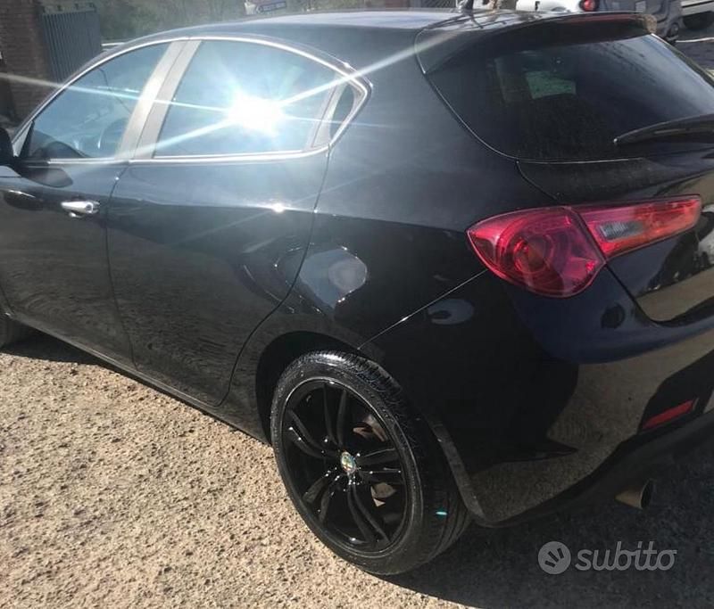 Usata Alfa Romeo Giulietta 105 CV (77 kW) 2013 Nero Utilitaria