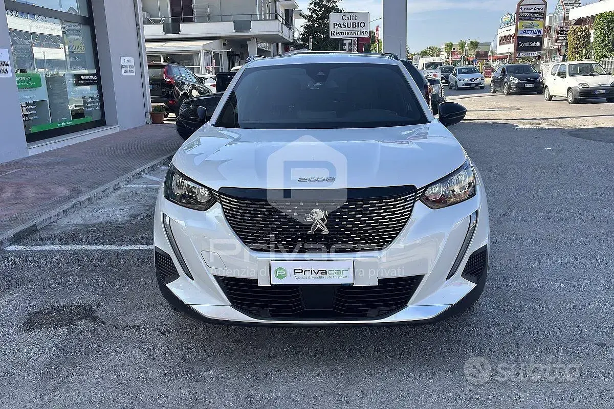 Usata Peugeot 2008 Allure 131 CV (96 kW) 2023 Bianco SUV