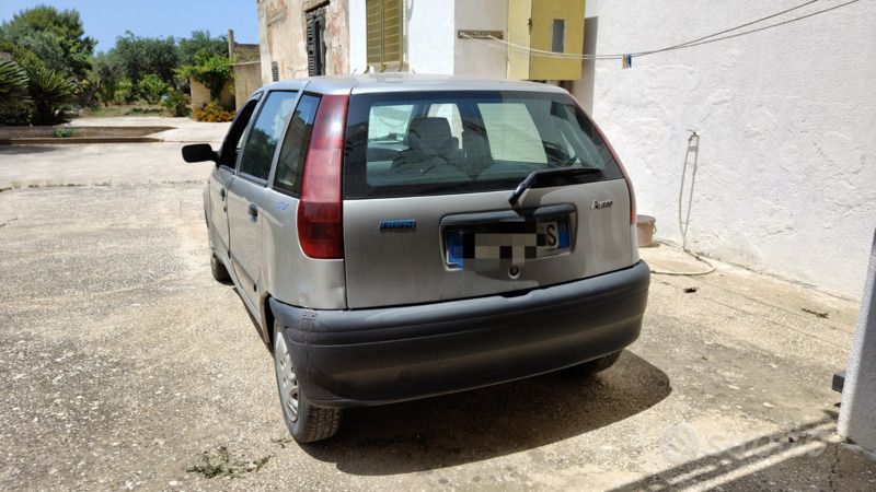 Usata Fiat Punto Star 60 CV (44 kW) 1999 Grigio Utilitaria