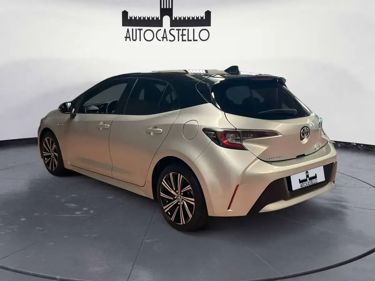 Usata Toyota Corolla Style 98 CV (72 kW) 2021 Argento Berlina