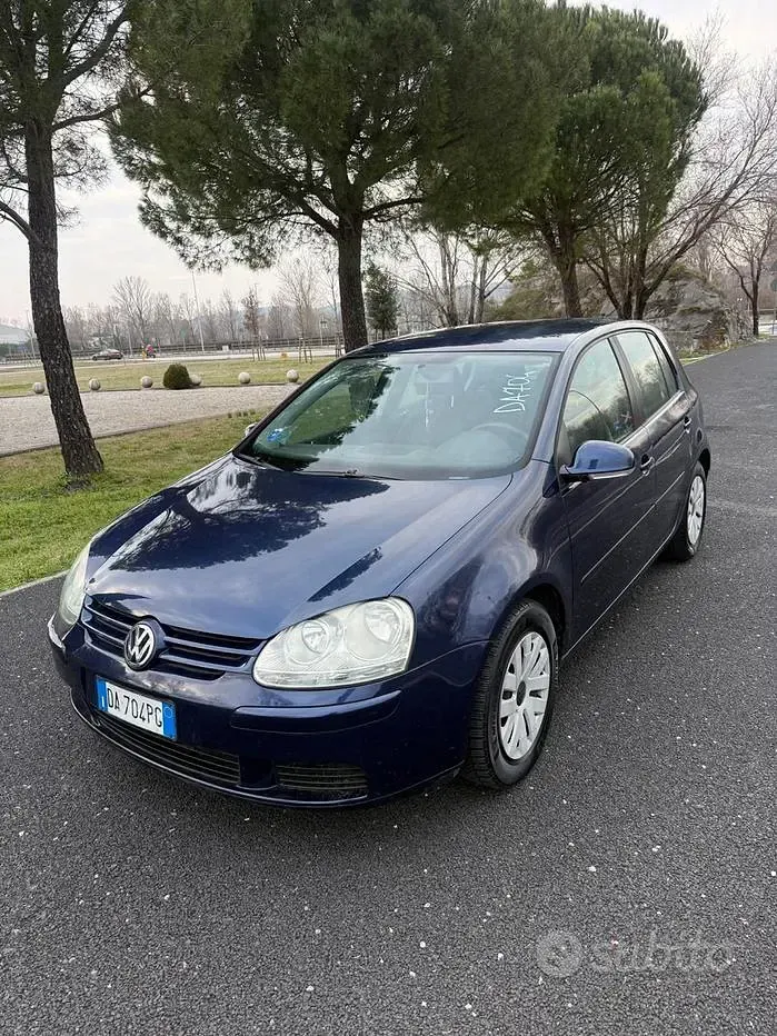 Usata VW Golf IV Trendline 75 CV (55 kW) 2004 Blu Berlina