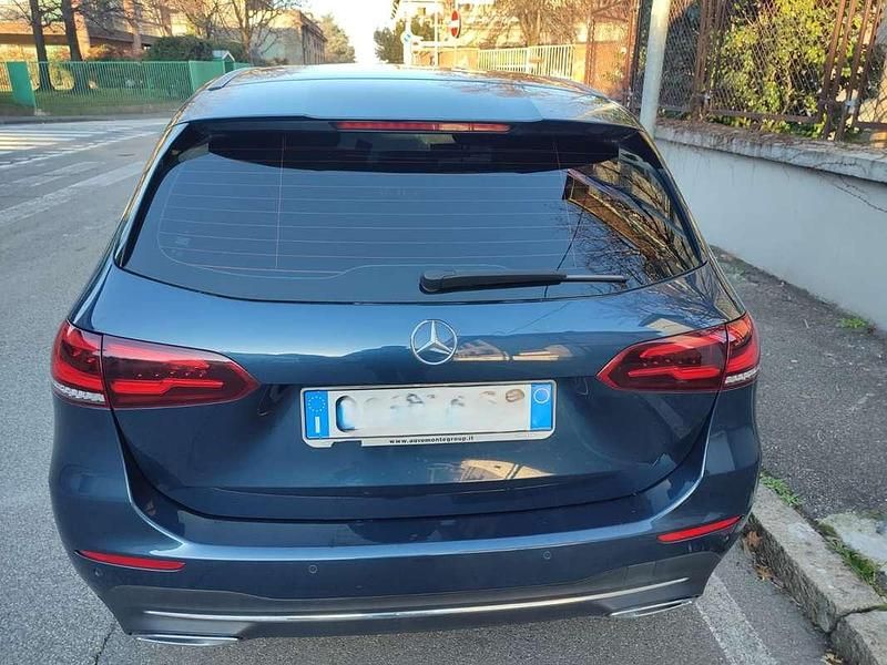 Usata Mercedes B200 150 CV (110 kW) 2019 Blu/azzurro Utilitaria