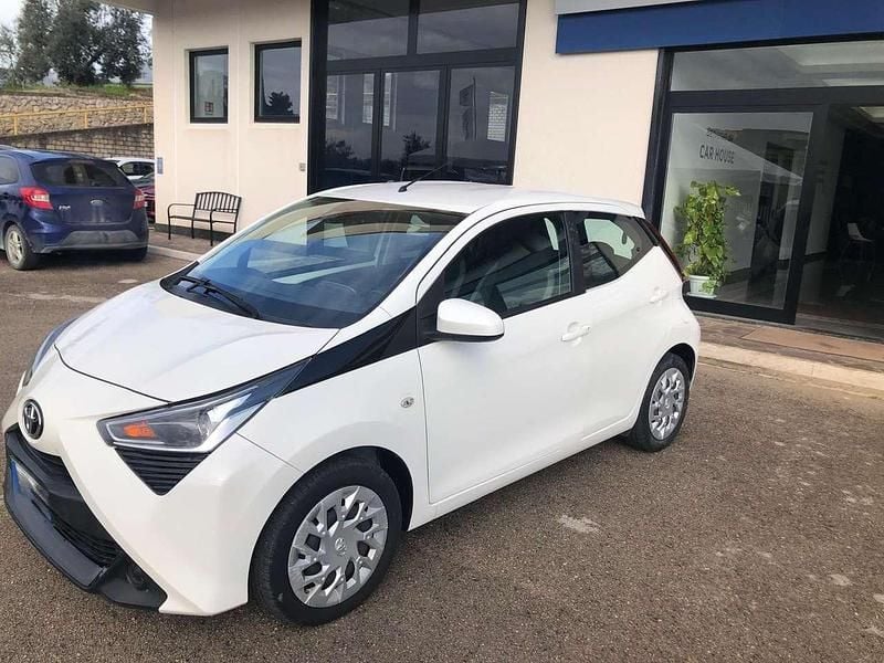 Usata Toyota Aygo Connect Style 72 CV (52 kW) 2020 Bianco Utilitaria