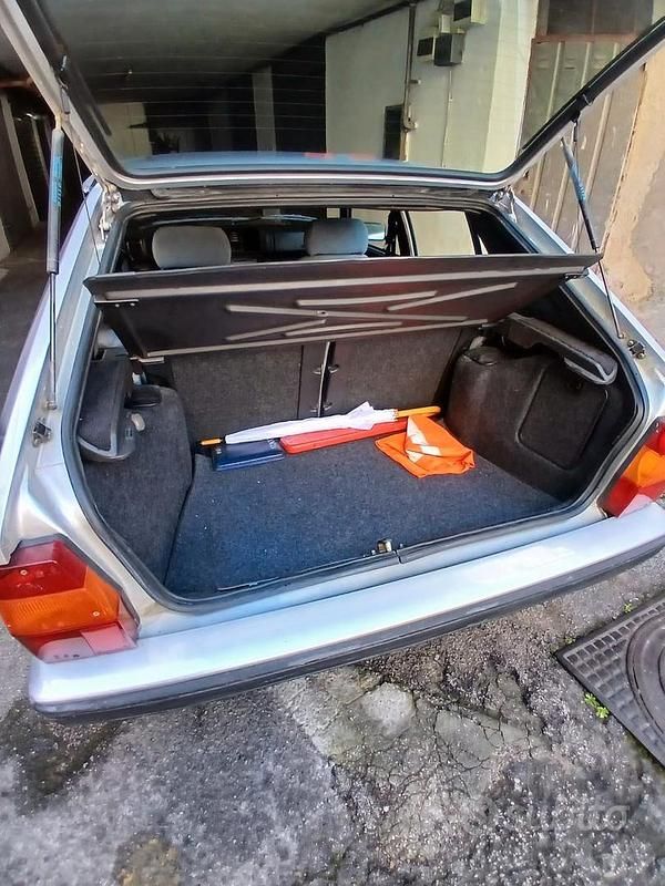 Usata Lancia Delta 75 CV (55 kW) 1991 Grigio Utilitaria