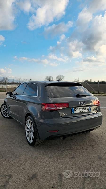 Usado Audi A3 110 CV (80 kW) 2017 Gris Berlina