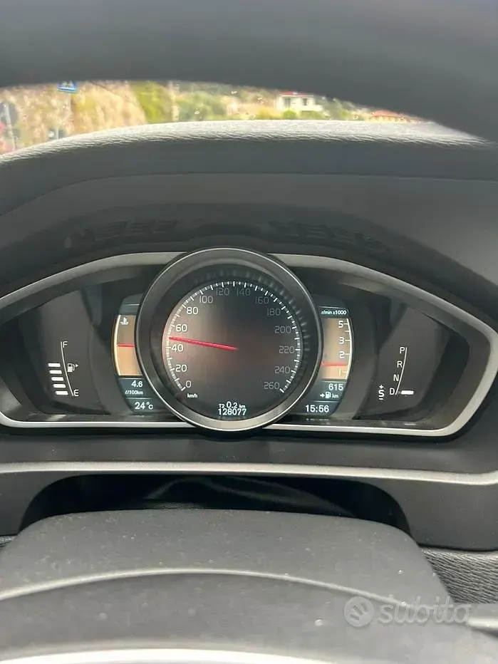 Usata Volvo V40 150 CV (110 kW) 2013 Grigio Berlina