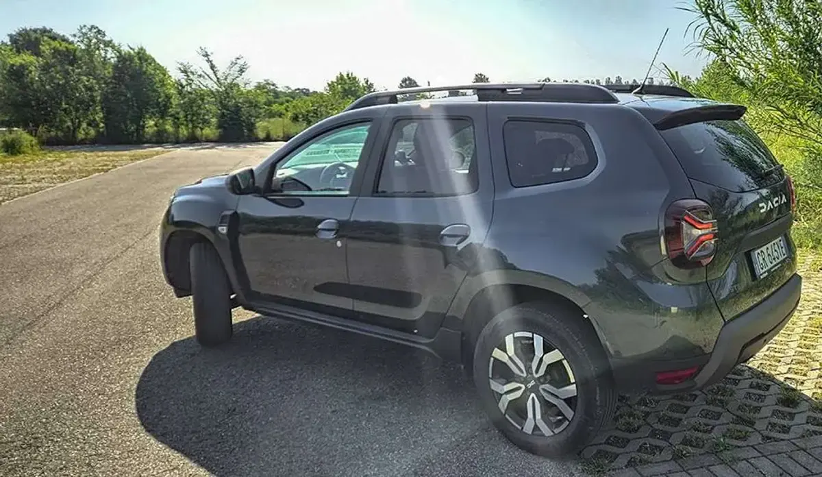 Usata Dacia Duster Journey 101 CV (74 kW) 2023 Grigio SUV