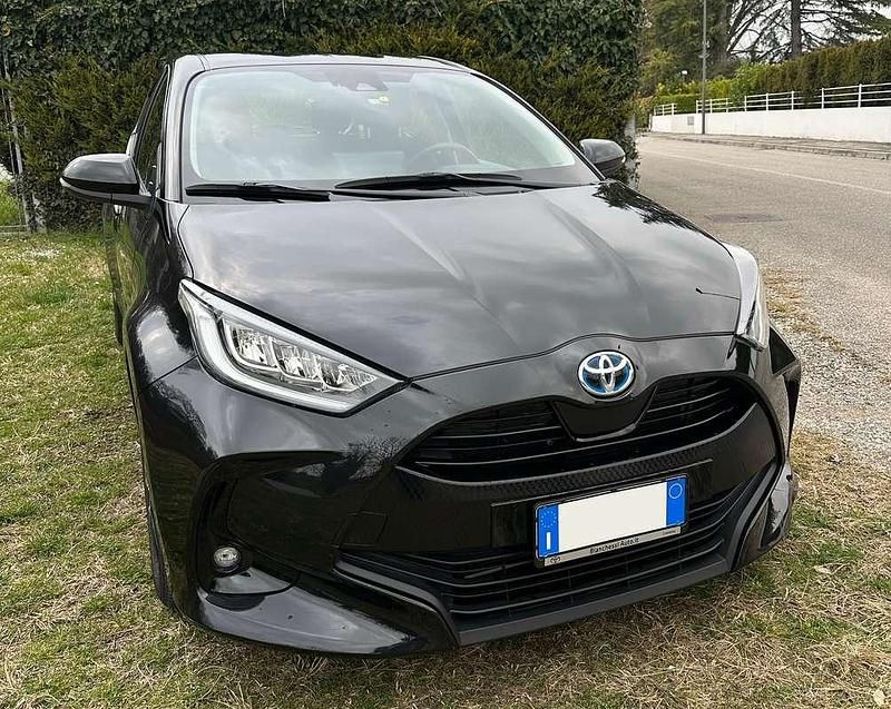 Usata Toyota Yaris Hybrid Trend 92 CV (67 kW) 2023 Nero Berlina