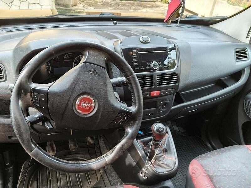 Usata Fiat Doblò 120 CV (88 kW) 2012 Nero Monovolume