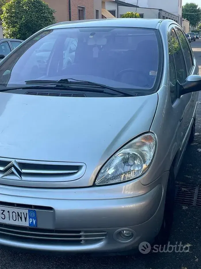 Usata Citroën Xsara Picasso 90 CV (66 kW) 2003 Grigio Monovolume
