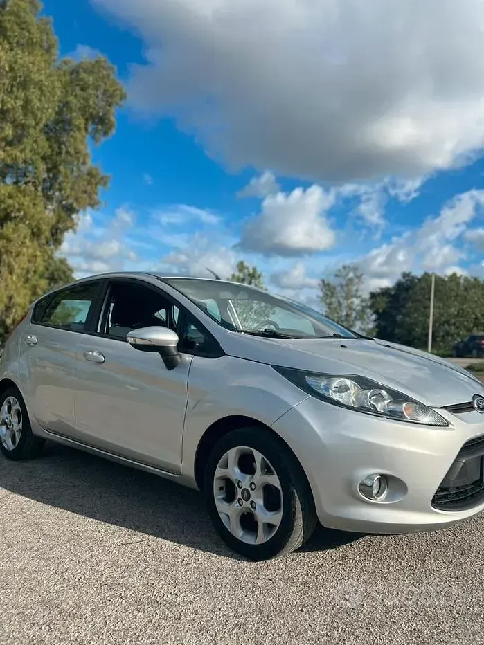 Usata Ford Fiesta 2012 Grigio Utilitaria