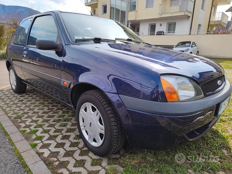 Usata Ford Fiesta 75 CV (55 kW) 2002 Blu Utilitaria