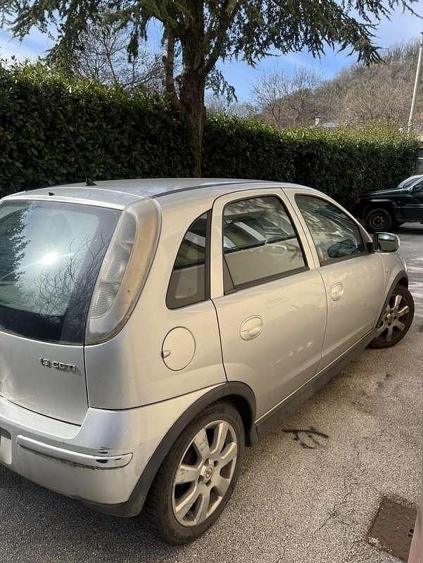 Usata Opel Corsa Cosmo 69 CV (50 kW) 2006 Utilitaria