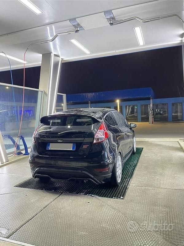 Usata Ford Fiesta ST 182 CV (133 kW) 2015 Nero Berlina