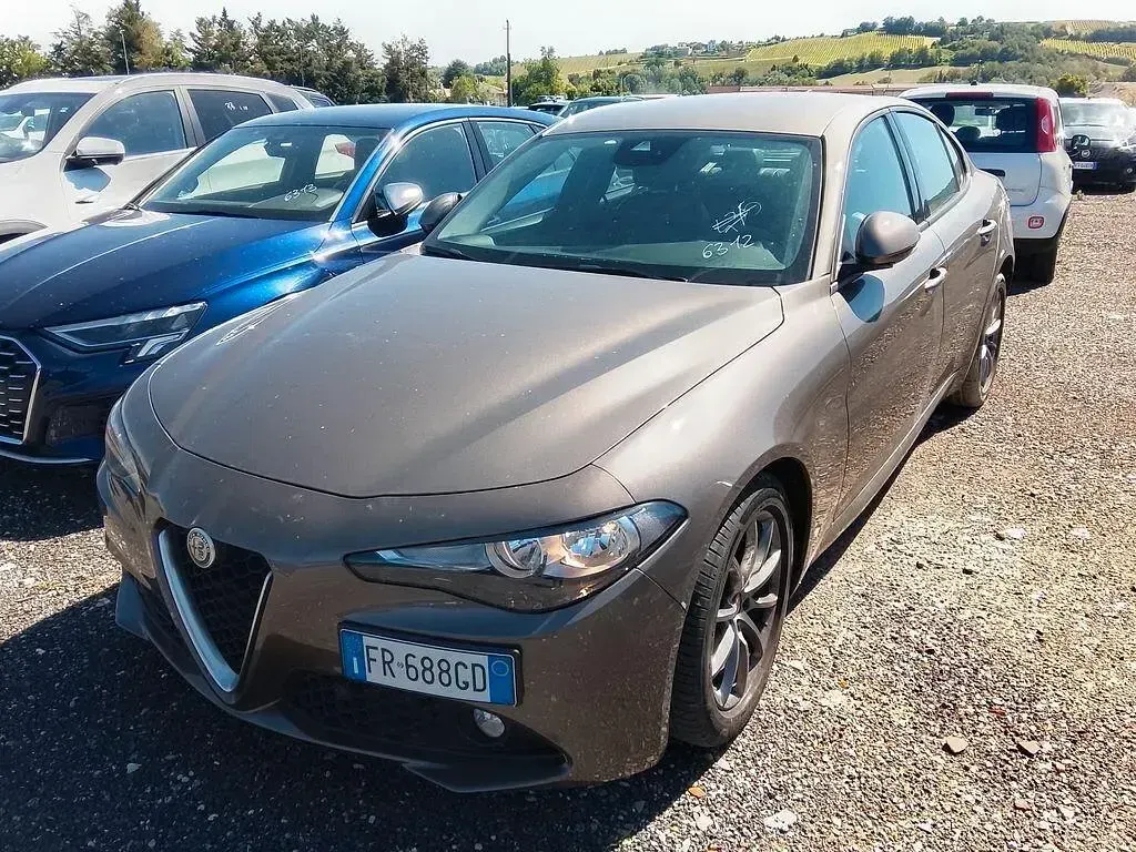 Usata Alfa Romeo Giulia Super 180 CV (132 kW) 2018 Grigio Berlina