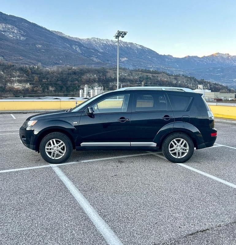 Usata Mitsubishi Outlander Instyle 140 CV (102 kW) 2007 Nero SUV