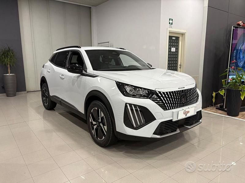 Usata Peugeot 2008 Allure 101 CV (74 kW) 2024 Bianco SUV