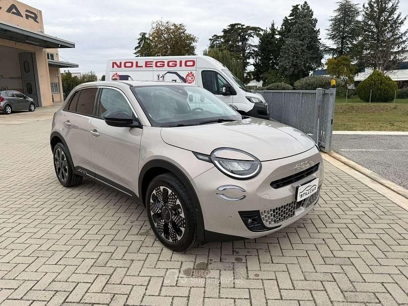 Usata Fiat 600 La Prima 101 CV (74 kW) 2025 Beige SUV