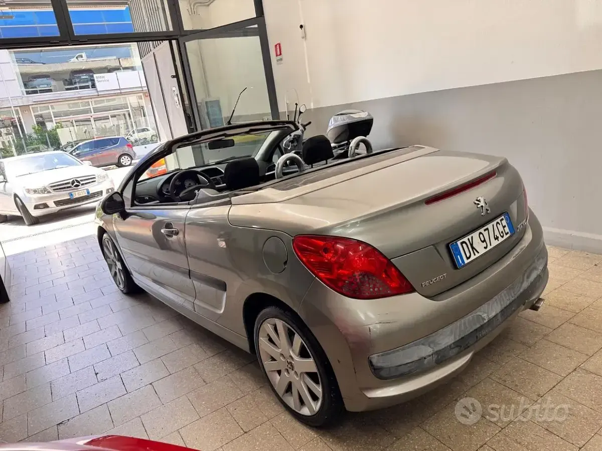 Usata Peugeot 207 CC 109 CV (80 kW) 2007 Grigio Cabrio